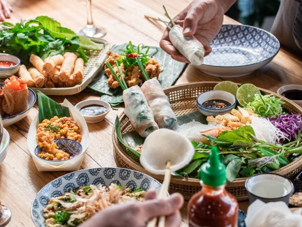 10 Must-Try Dishes on Victoria Street